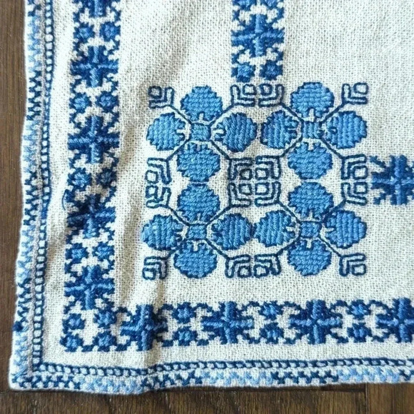 6  Table Napkins - Picture 2 of 8